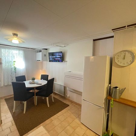 Kaellarlaegenhet Centrumvaegen Gusum Exterior foto