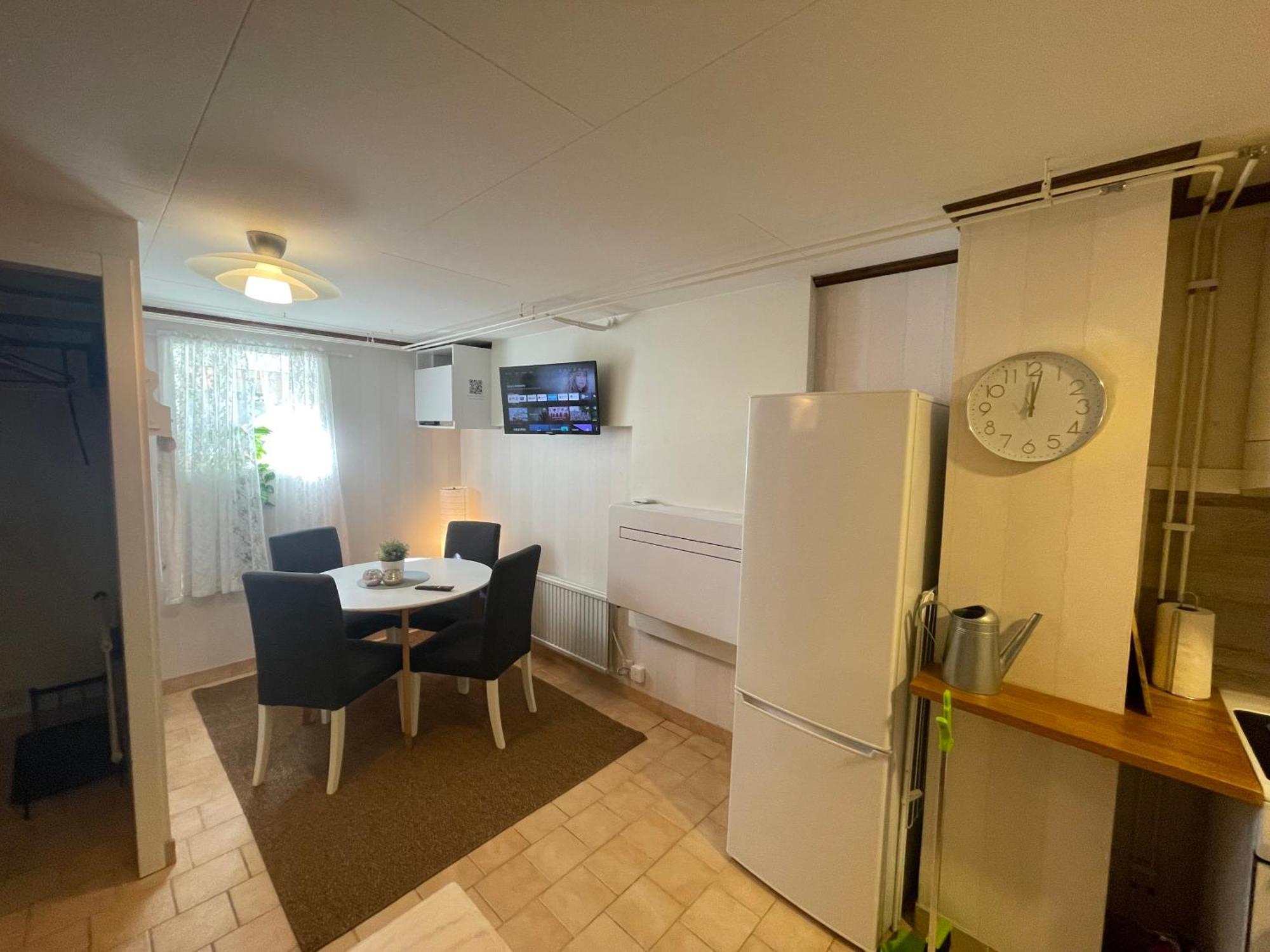 Kaellarlaegenhet Centrumvaegen Gusum Exterior foto